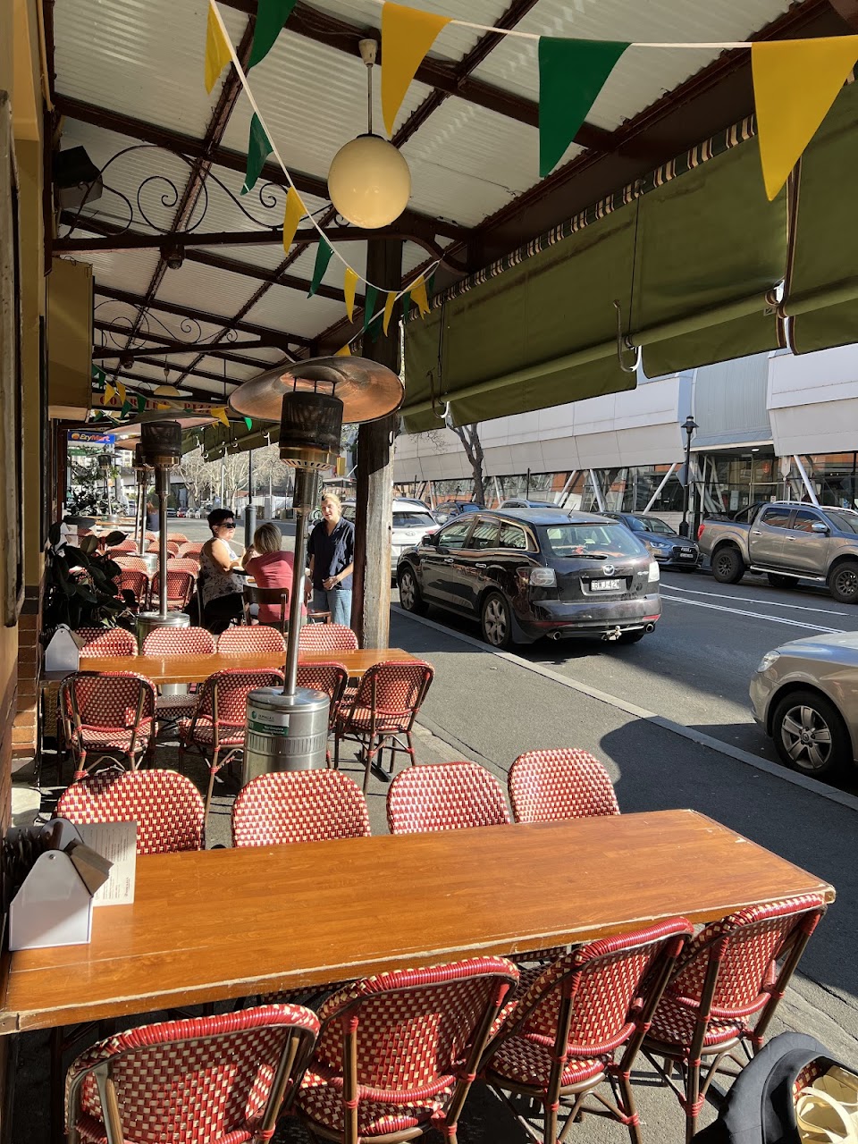 Outdoor tables on Cumberland Street at The Australian Heritage Hotel